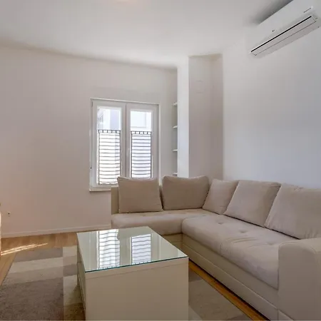 Sea View Jena شقة مالي لوشينغْ